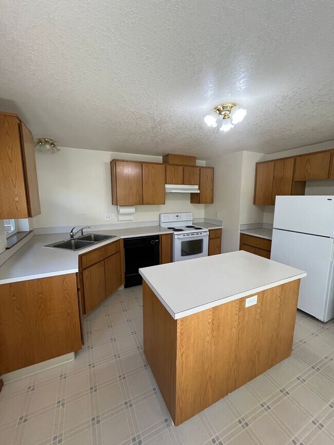 Foto del edificio - GCB1290-B* - OWNER WANTS PHONE CALLS WITH ...