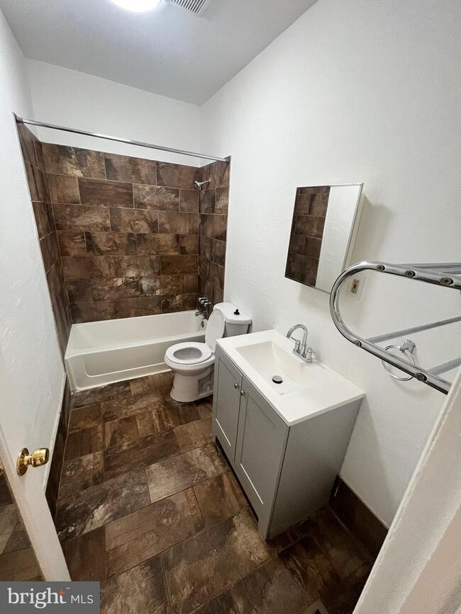 Building Photo - 32 E Browning Rd