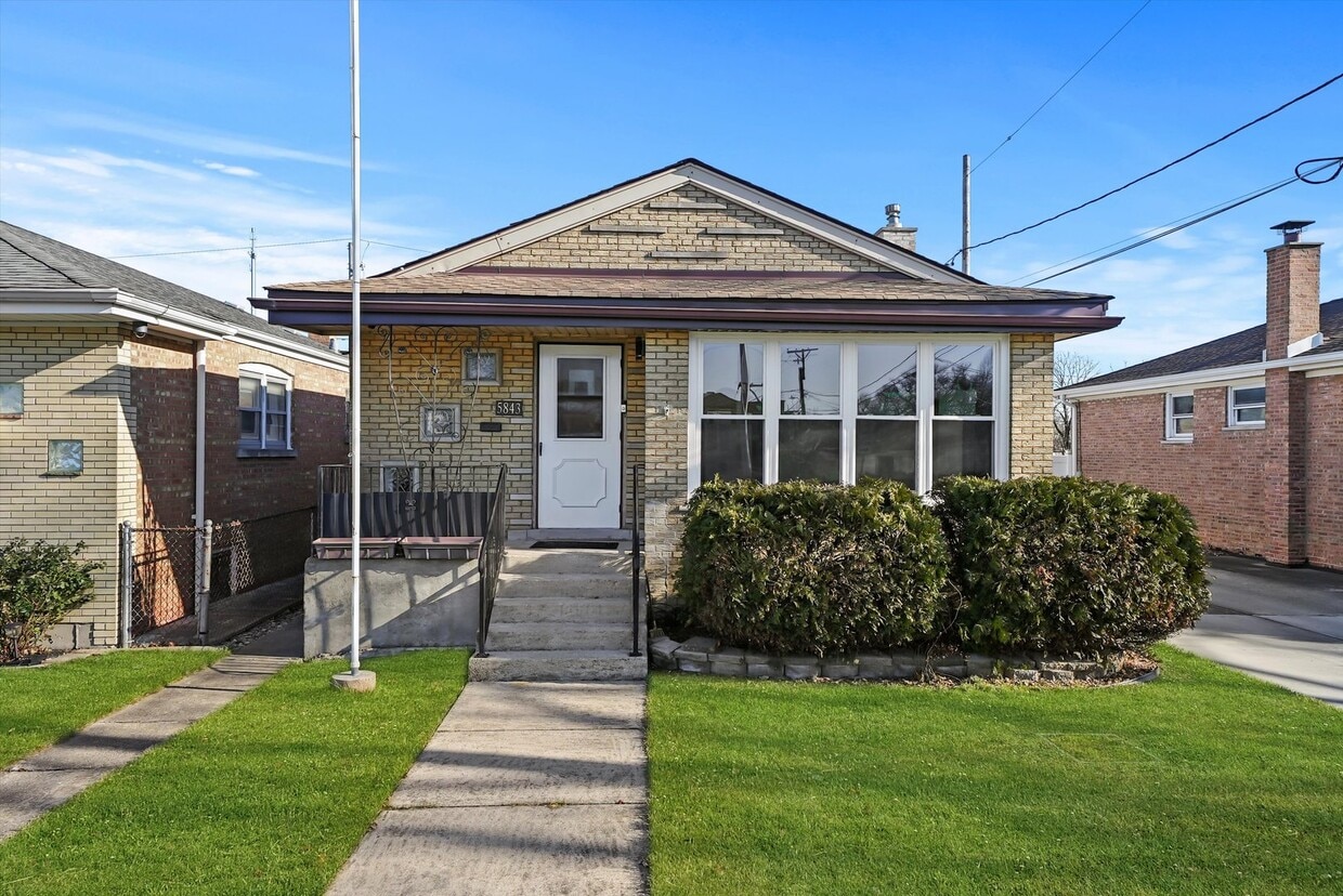 Primary Photo - 5843 S Massasoit Ave
