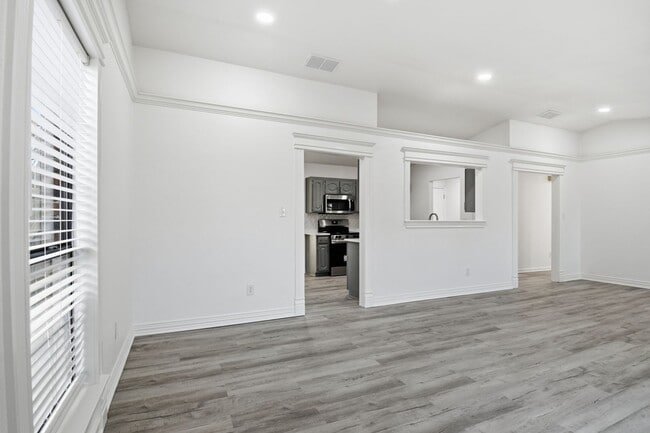 Building Photo - 4 Bed | 2 Bath in Broken Arrow!