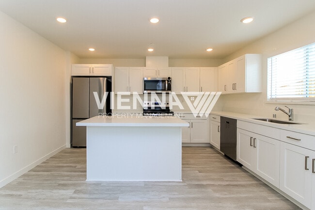 Foto del edificio - ONE MONTH FREE RENT IF APPROVED AND MOVED IN BY 1/15/26