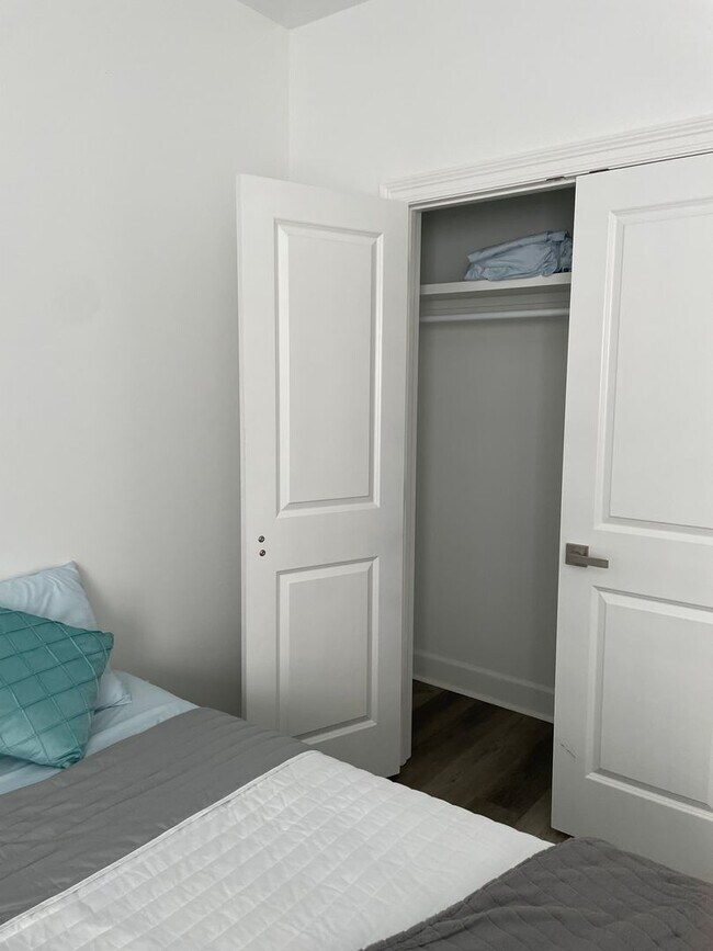 Building Photo - 415 Bedford Dr