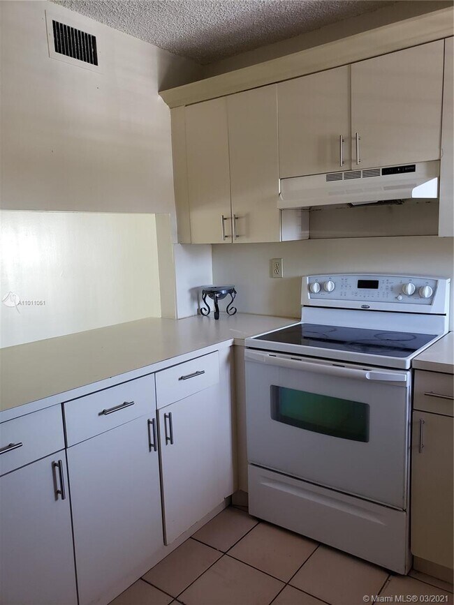Building Photo - 2690 W 76th St