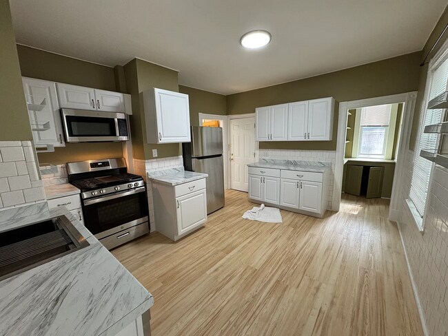 Building Photo - 368 Washington St