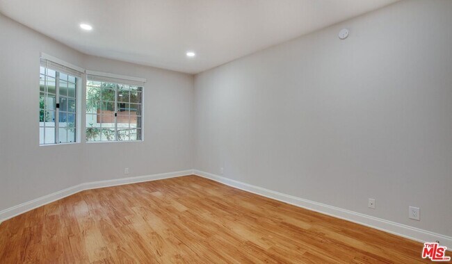 Foto del edificio - 1420 Peerless Pl