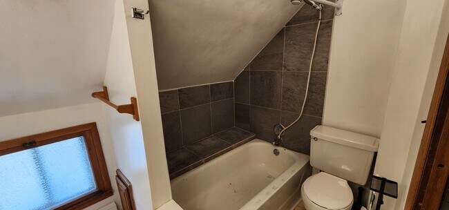 Foto del edificio - 32 11th St NW