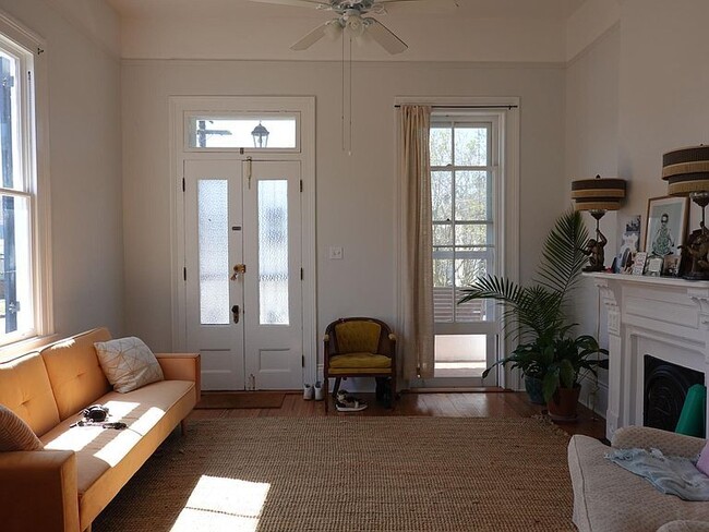 Building Photo - 2301 Laharpe St, New Orleans, LA 70119