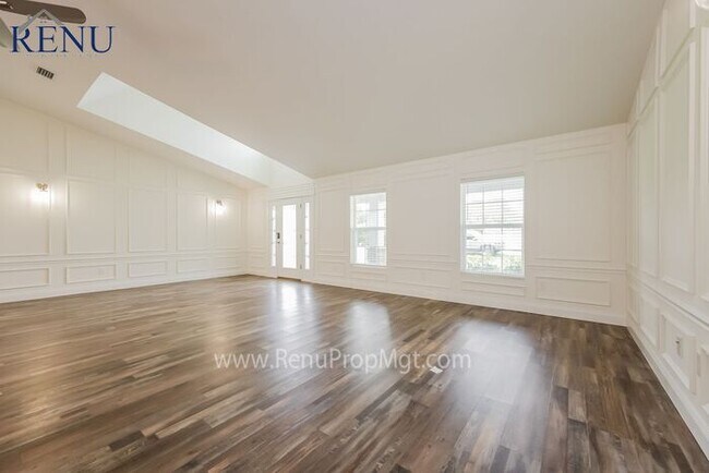 Foto del edificio - Available Now!