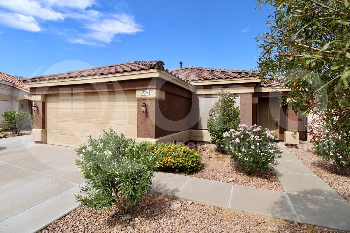 Foto principal - 5216 E Florian Ave
