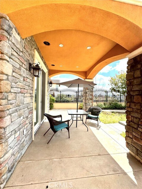 Foto del edificio - 1701 Crest View Pl