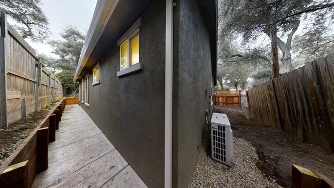 Building Photo - 8404 Ascolano Ave