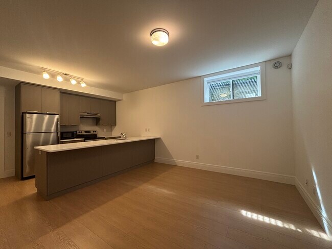 Photo du bâtiment - 7761 Kerrywood Cres