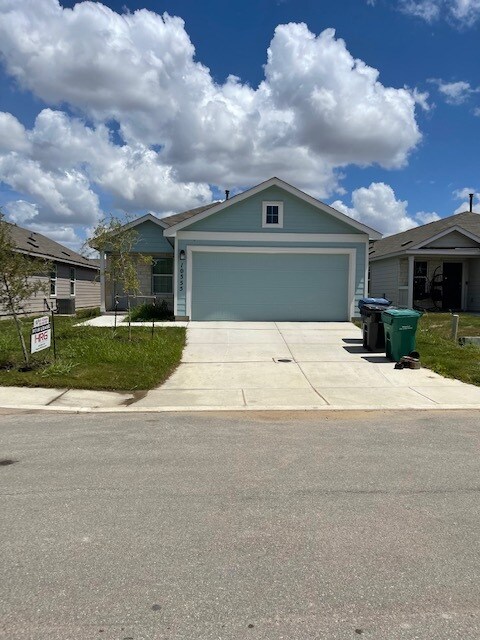 Photo - 10555 Varmus Dr (Converse, TX)