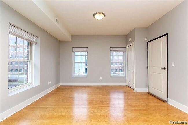 Foto del edificio - 248 Mack Ave