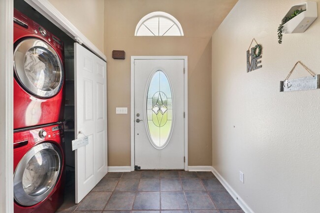 Building Photo - For Lease - 3 BR | 2 BA Furnished Corporat...