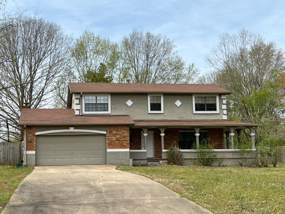 Four Bedroom Home on Over Half an Acre in Vandergriff School District - Four Bedroom Home on Over Half an Acre in Vandergriff School District