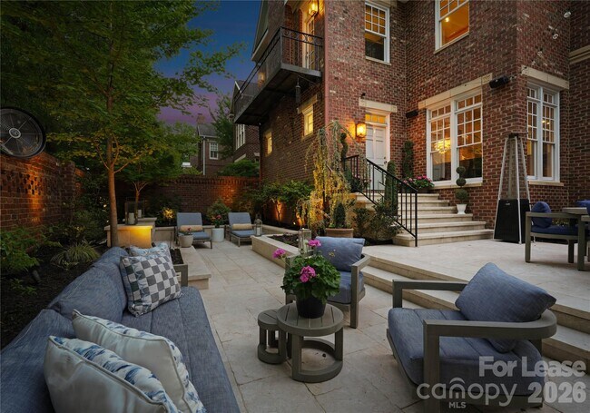 Foto del edificio - 1124 Dilworth Crescent Row