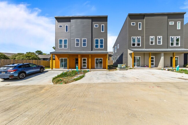 Building Photo - 112 Winged Elm Lane