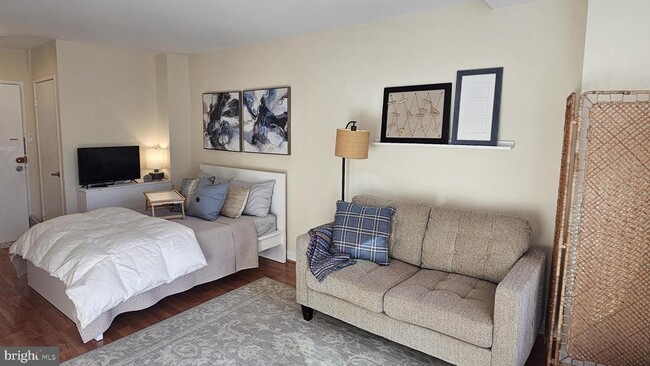 Building Photo - 1021 Arlington Blvd