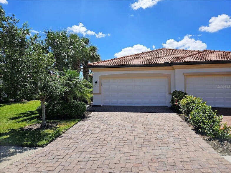 Foto principal - 9839 Haze Dr