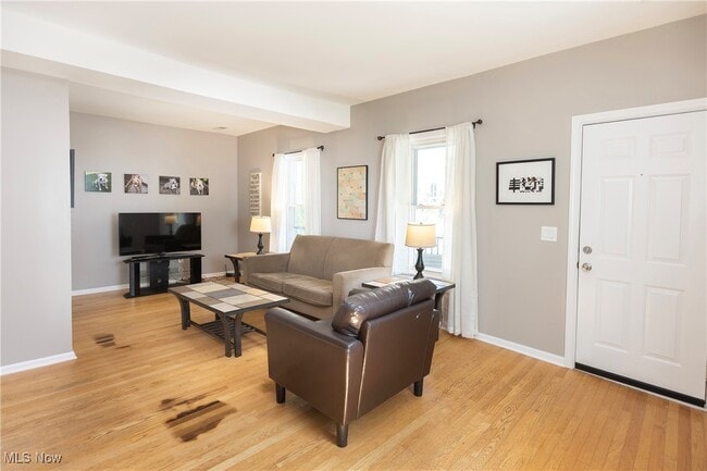 Building Photo - 1212 W 67th St