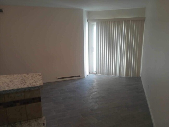 Foto del edificio - 124 Biruta St