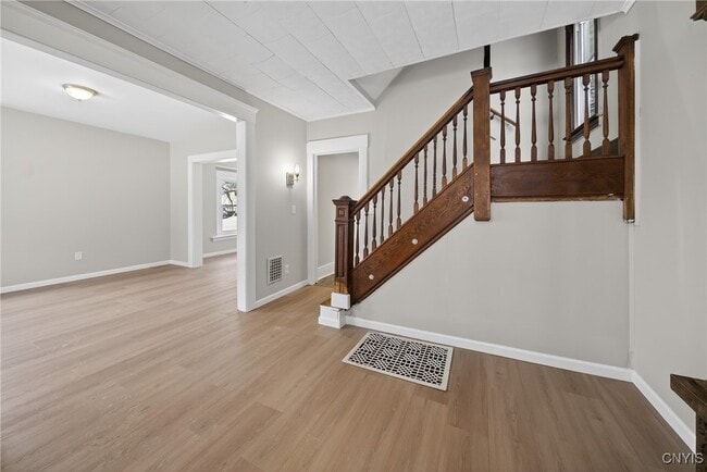 Building Photo - 330 W Ostrander Ave