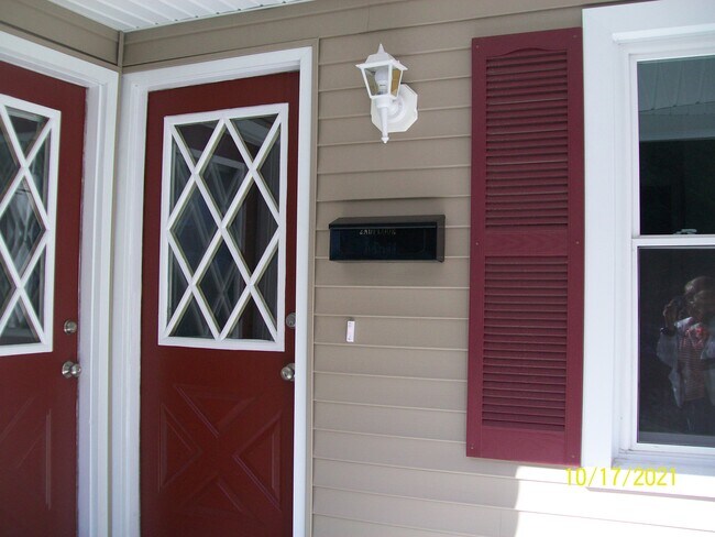Building Photo - 140 Jewett St