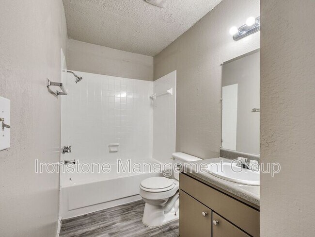 Foto del edificio - 4657 S Darlington Ave