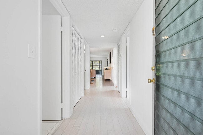 Building Photo - 15450 Pembridge Dr