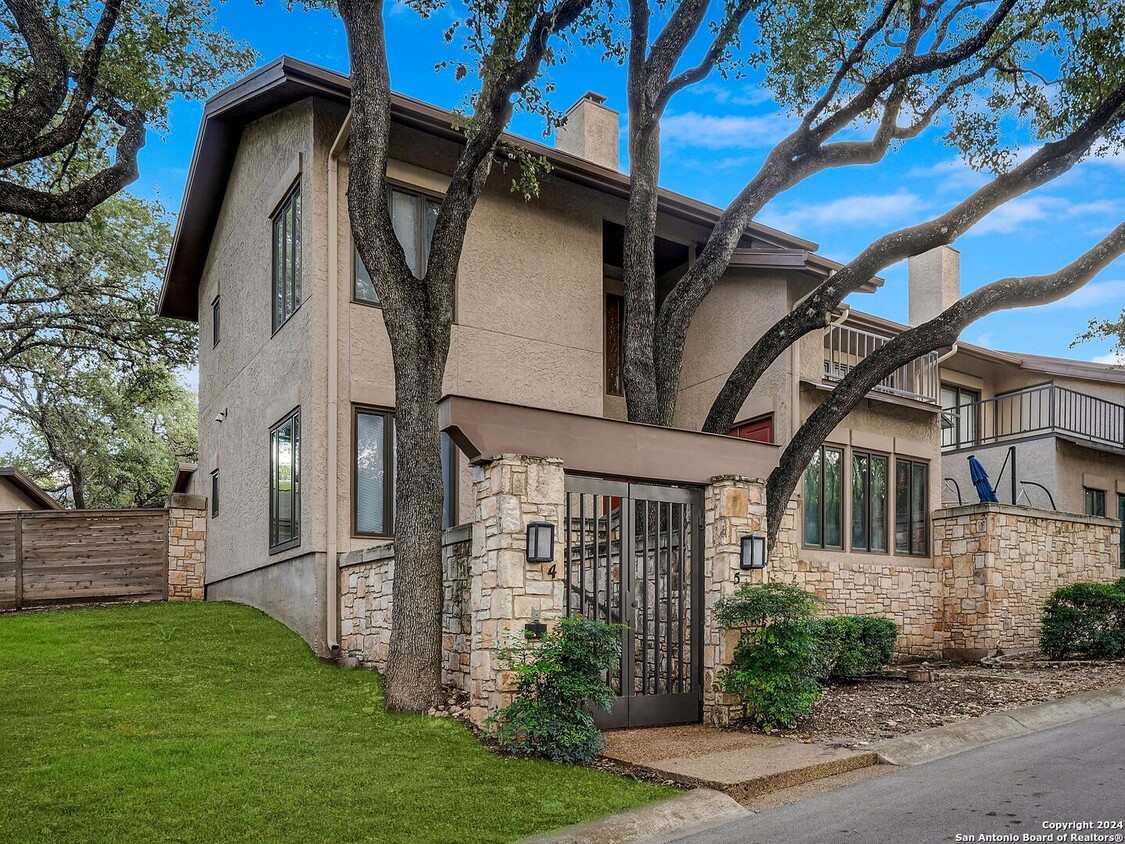 Primary Photo - LUXURY MEDICAL CENTER TOWNHOME