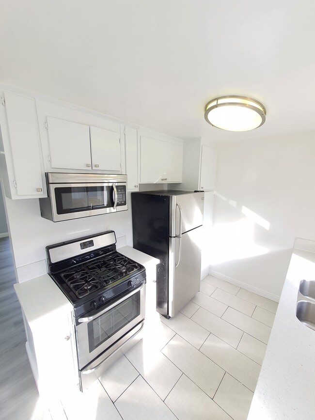 Building Photo - 260 S Ave 57 Ave