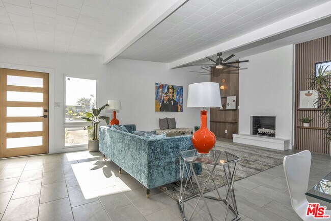 Foto del edificio - 547 N Farrell Dr