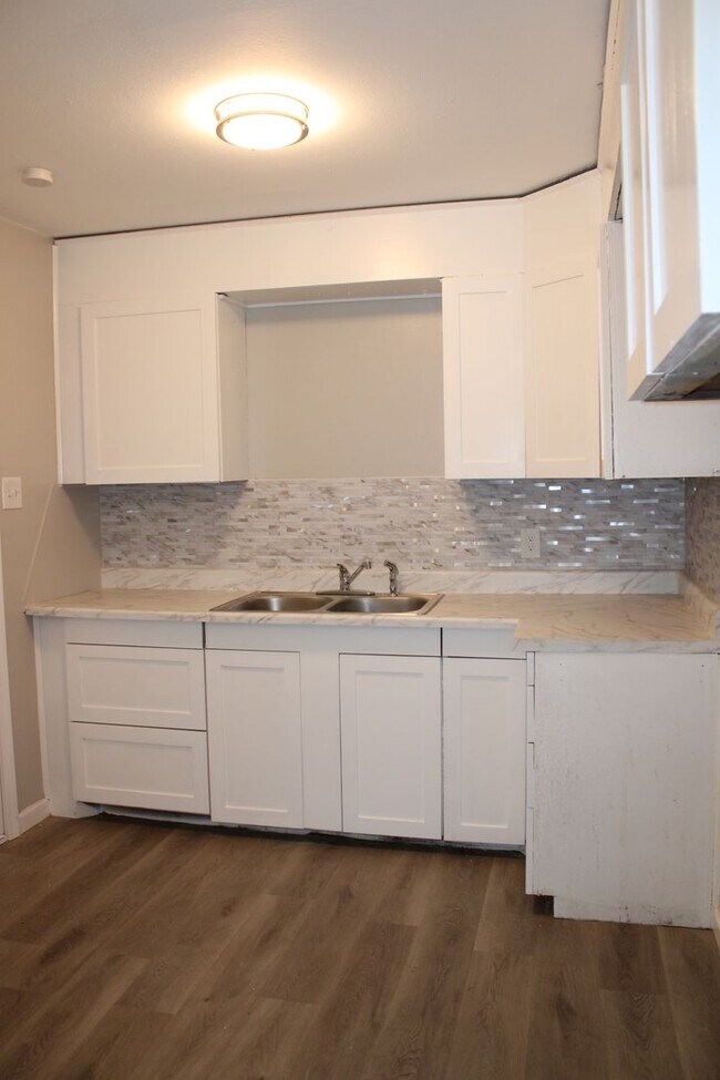 Foto del edificio - 2/1 cute house ready to move in Lawndale!!!