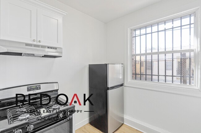 Foto del edificio - 245 N Kenmore Ave