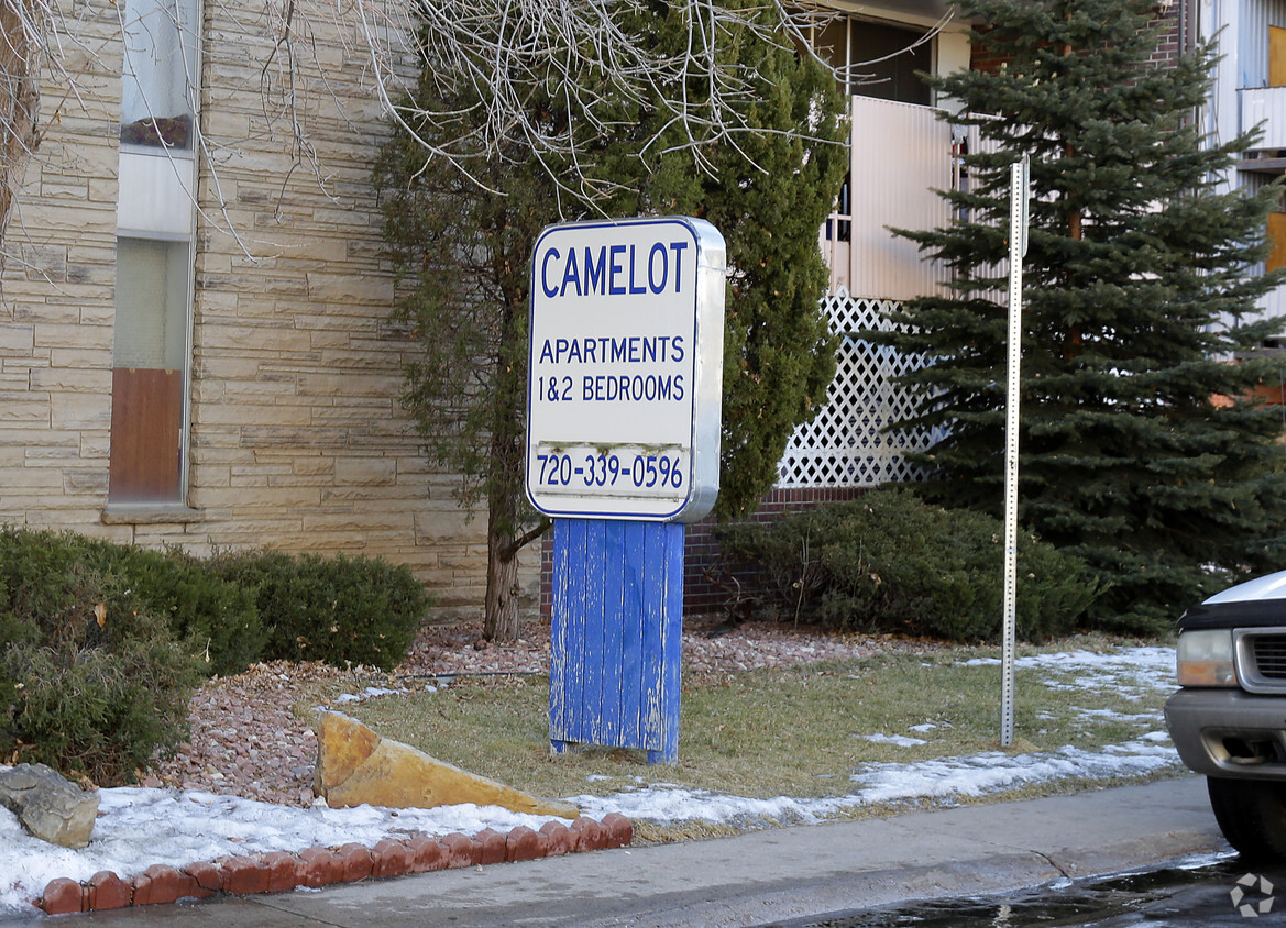 Building Photo - Camelot Apartments