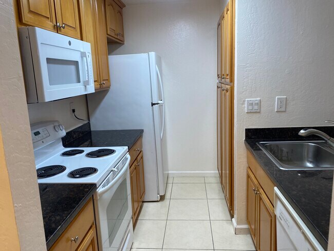 Building Photo - 3173 Wayside Plz