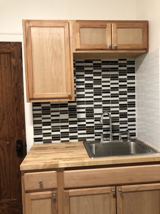 Foto del edificio - 3075 N Davlin Ct