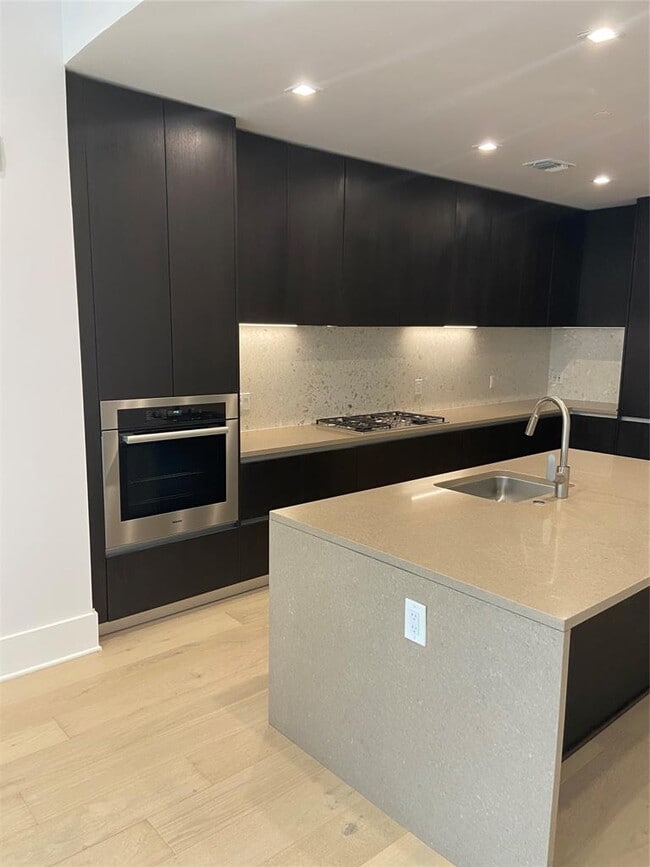 Building Photo - 501 West Ave