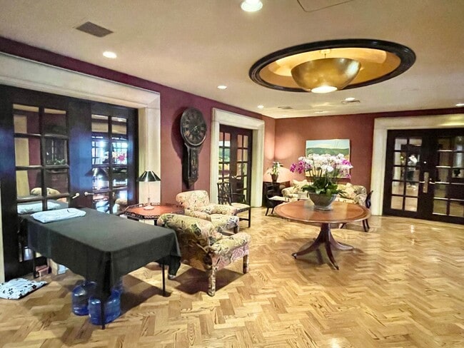Foto del edificio - Iconic Gramercy Towers! 2 Story 2BR/2.5BA! 1,745SqFt!  VIEWS! Pool! Fitness! Pet! Parking!  Laund...