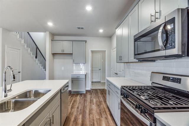 Building Photo - 4802 Hunter Hurst Dr