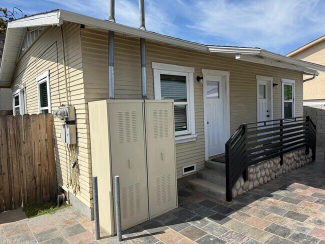 Foto del edificio - 346 -348 1/2 W Sepulveda Street