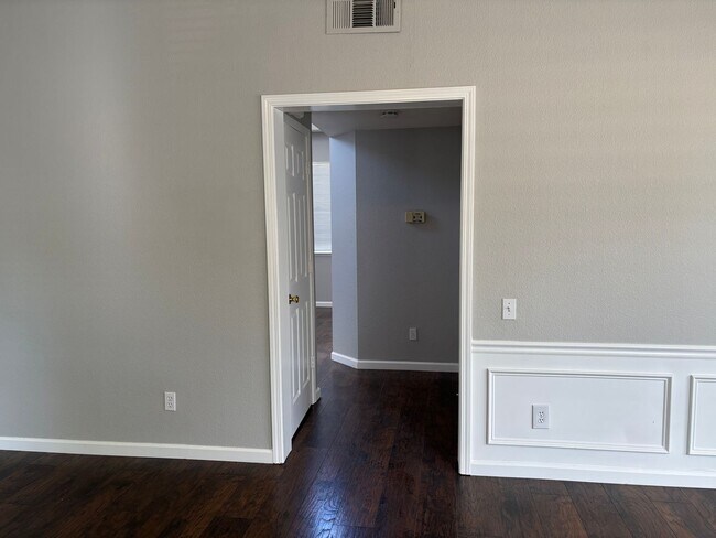 Foto del edificio - Terrific Brentwood Neighborhood steps from...
