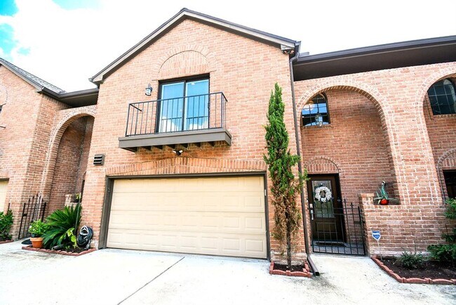 Foto del edificio - 5630 Fairdale Ln