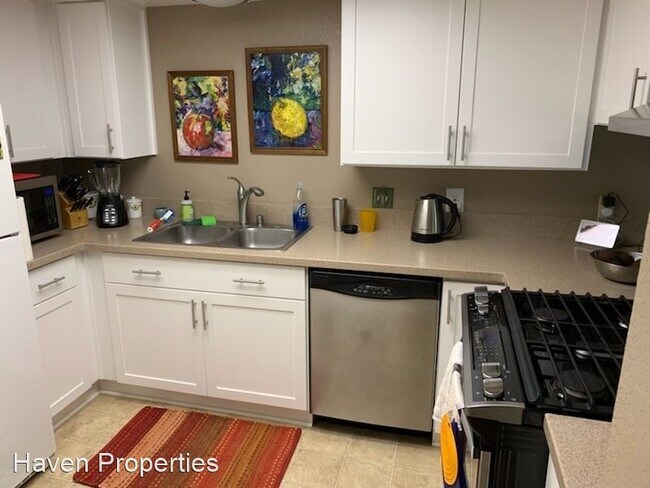Building Photo - 2 br, 1.5 bath House - 2221 King Ct #33