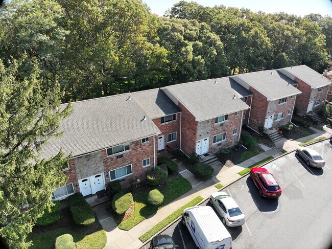 Exterior 3D - Eagle Rock Apartments at Nesconset