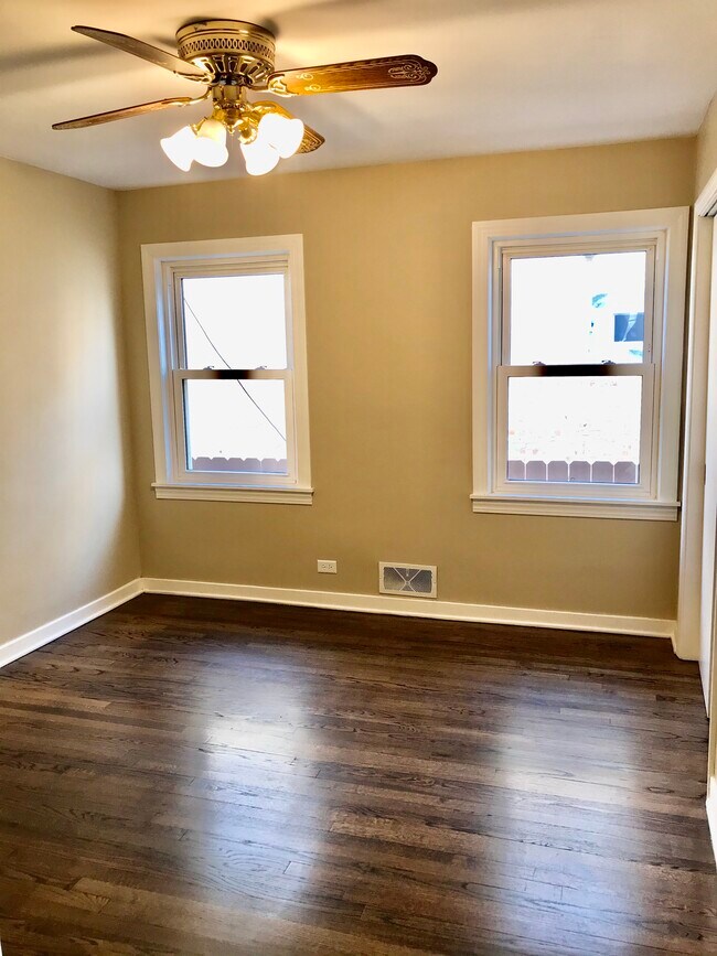 Foto del edificio - 5735 S Meade Ave