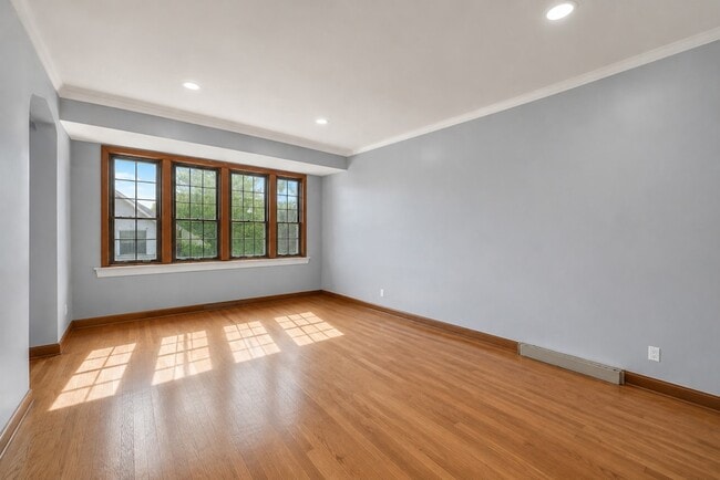 Building Photo - 6452 S Knox Ave