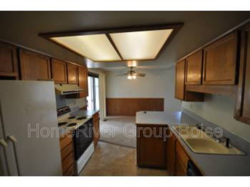 Primary Photo - 522 W Willowbrook Dr