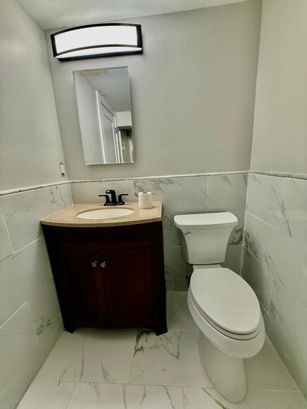 Building Photo - 17 Halsey Pl